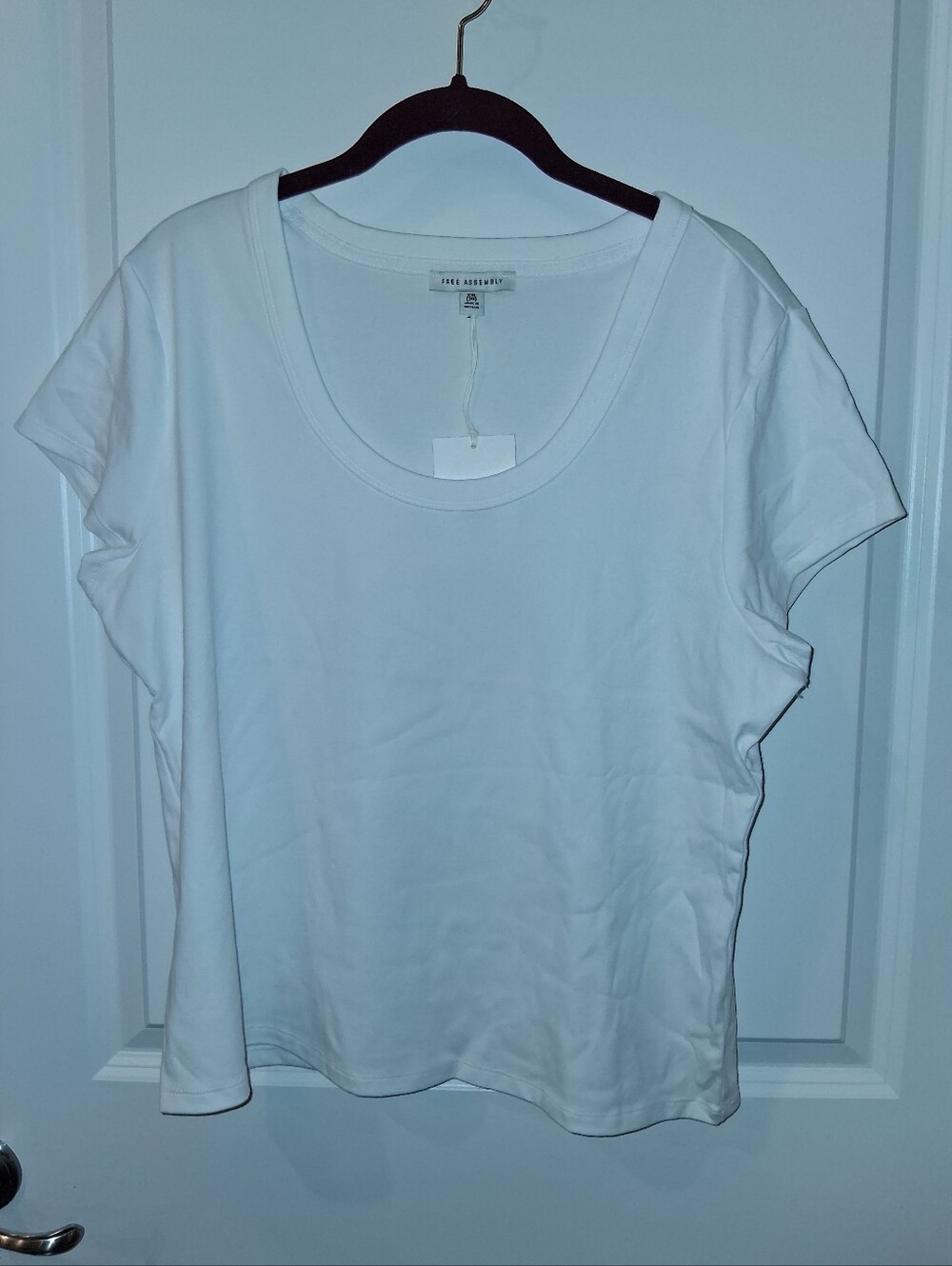 New FREE ASSEMBLY Classic White Scoop Neck Lady's Top Shirt XXL 20